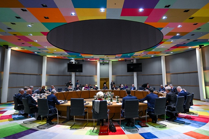 EU arvioi Yhdysvaltojen suhteita, kun Grönlannin kiista paljastaa transatlanttisia eroja. 1