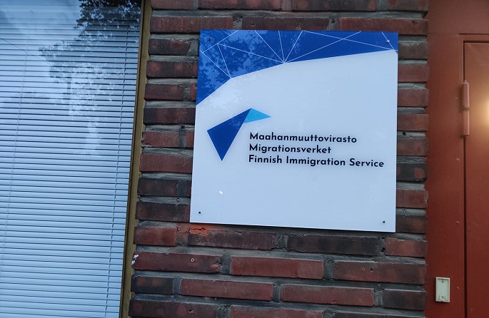 Lainsäädännön tiukentuminen ja heikko taloustilanne vähentävät maahanmuuttoa Suomeen. 1