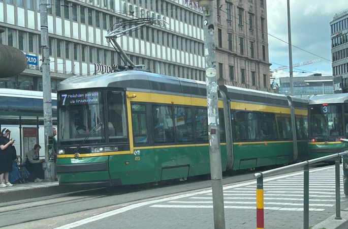 Raitioliikenne Helsingissä palautuu normaaliksi remonttitöiden jälkeen. 1