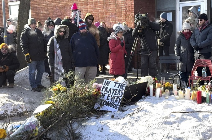 WH etäännyttää itsensä "kotimaan terroristin" leimasta ICE:n ampumisten herättäessä mielenosoituksia 1