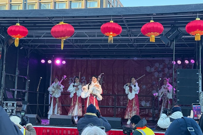 Kiinalaisen uudenvuoden juhla lämmittää jäätynyttä Helsinkiä 1