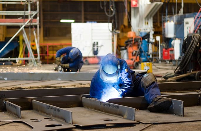 Koulutetun työvoiman kysyntä meriteollisuudessa kasvaa: Hallituksen raportti 1