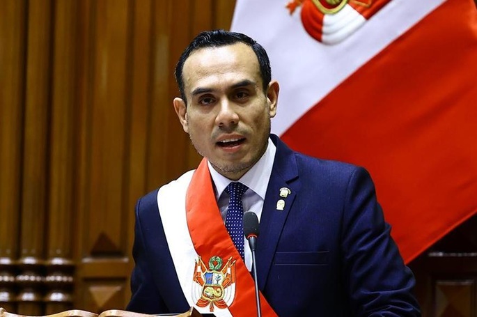 Perun presidenttiä syytetään korruptiosta ja hänet asetetaan virkasyytteeseen kongressin toimesta. 1