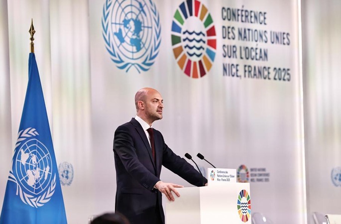 Ranska rajoittaa Yhdysvaltojen lähettilään pääsyä hallituksen jäseniin kutsun ohittamisen jälkeen. 1