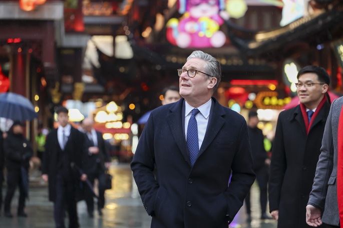 Starmer pahoittelee Mandelsonin nimittämistä Epstein-skandaalin keskellä 1