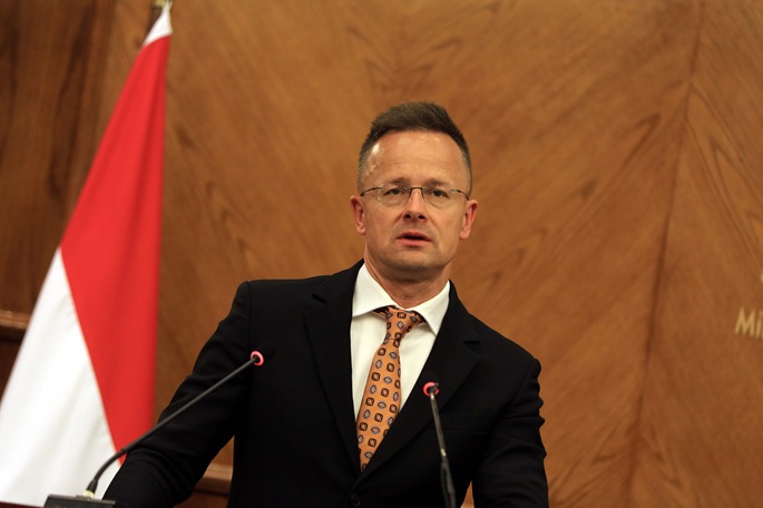 Unkari estää 90 miljardin euron EU:n sotilaslain Ukrainalle putkistokiistan vuoksi. 1