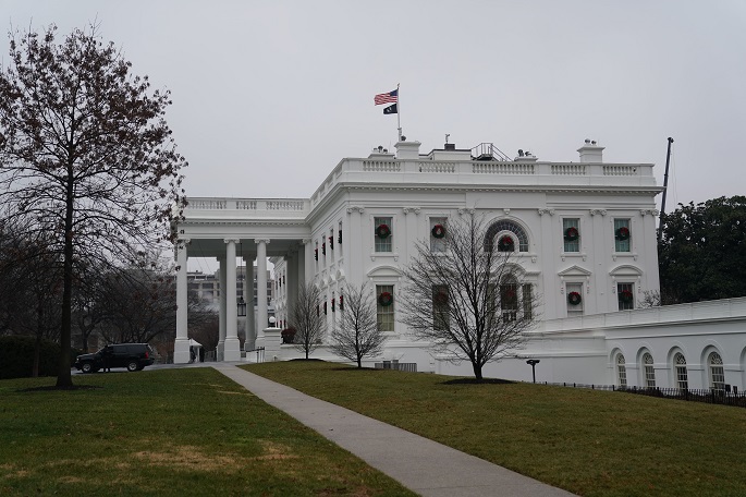 Yhdysvaltojen johto varoittaa Iranin mahdollisen hyökkäyksen riskeistä. 1