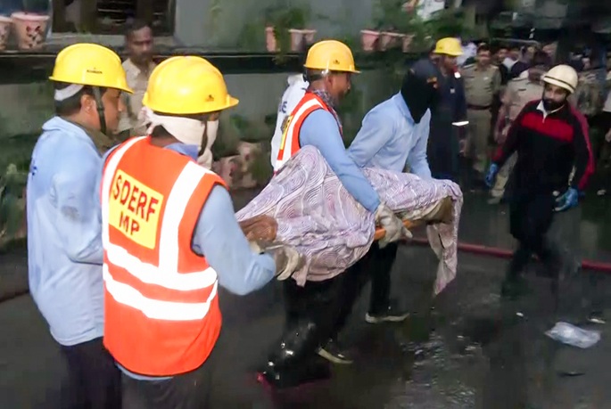 17 kuollut kahdessa tulipalotapauksessa Intiassa 1