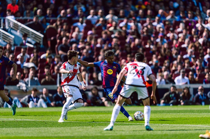 Barca pitää La Ligan kärkipaikan, kun Real voittaa Atleticon derbyjännityksessä. 1