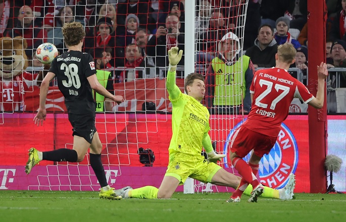 Bayern etenee helposti Mönchengladbachin ohi huolimatta suuresta kierrätyksestä. 1