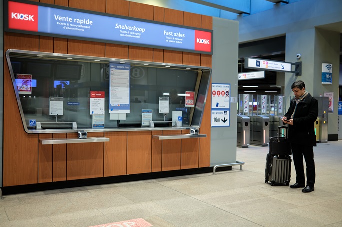 Brussels-Midi -rautatieasema avautuu uudelleen pommiuhkauksen aiheuttaman liikennekatkoksen jälkeen. 1