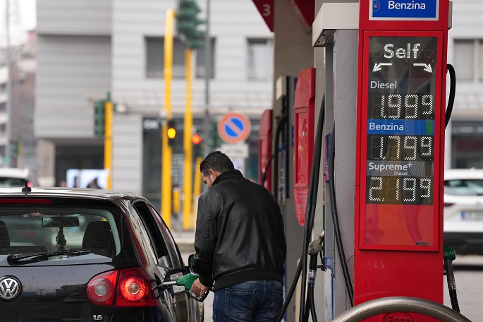 Euroopan maat vapauttavat öljyvarastoja, kun Lähi-idän sota järisyttää markkinoita. 1