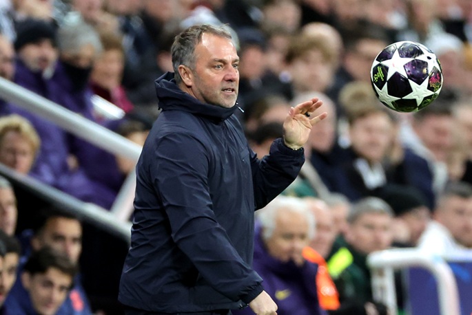 Flick aikoo jatkaa Barcelonassa, suunnittelee jäävänsä seuraan uransa päättymiseen saakka. 1