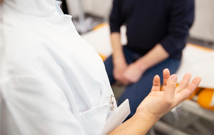 Hallitus tiukentaa kielitaitovaatimuksia maahanmuuttajille lääkäreille ja sairaanhoitajille. 1