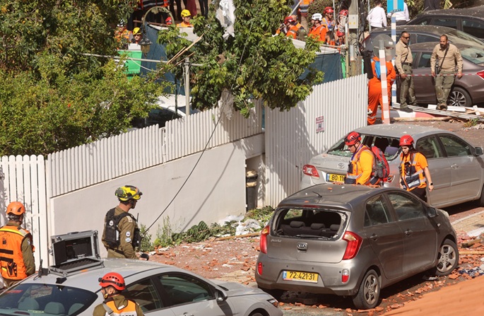 Israelin isku ydinlaitokseen Teheranissa, Iranin ohjukset osuvat Israeliin 1