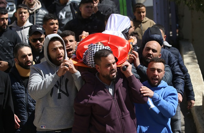 Kolme palestiinalaista kuoli Israelin ilmaiskussa Gazassa, kolme kuoli Länsirannalla. 1