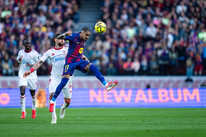 Raphinhan hattutemppu pitää Barcelonan neljän pisteen etumatkalla La Ligassa. 1