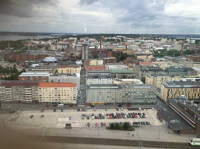 Tampere kieltää kasvojen peittämisen kouluissa ja päiväkodeissa. 1