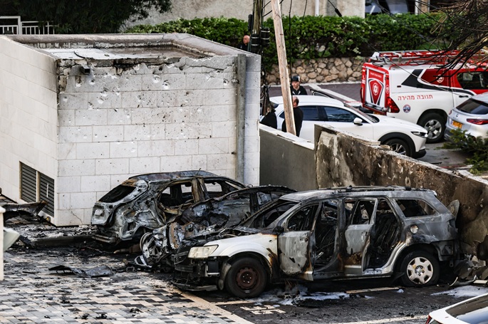 Trump uhkaa Irania saavuttaa sopimuksen, Iran hylkää "epärealistisen" tulitaukoehdotuksen. 4 Trump uhkaa Irania saavuttaa sopimuksen, Iran hylkää "epärealistisen" tulitaukoehdotuksen. 3