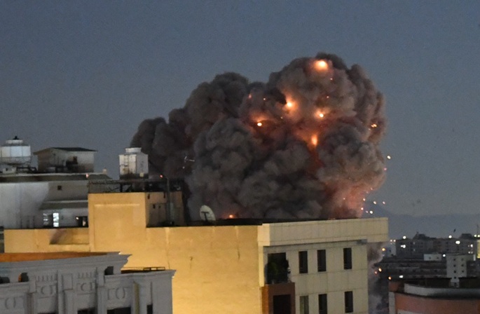 Trump uhkaa Irania saavuttaa sopimuksen, Iran hylkää "epärealistisen" tulitaukoehdotuksen. 1