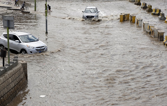 Yemenissä äkilliset tulvat aiheuttivat 15 kuolonuhria ja 9 kadonnutta. 1