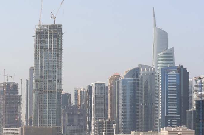 Yhdistyneet arabiemiirikunnat ilmoittaa rajoitetuista lentojen palautuksista alueellisten jännitteiden keskellä. 1