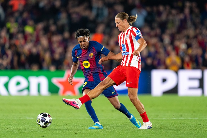 Atletico voitti kymmenen pelaajan Barcelonan Mestarien liigan puolivälierien avausosassa. 1