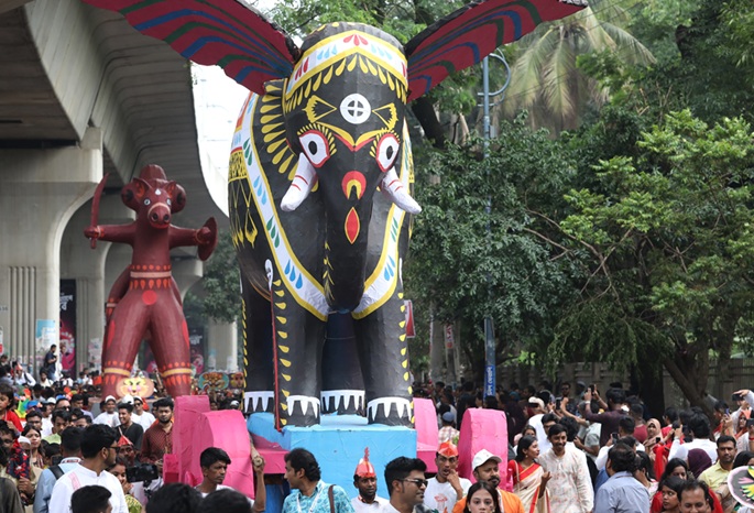 Bangladesh juhlii uutta vuotta perinteisin menoin ja tapahtumin. 1