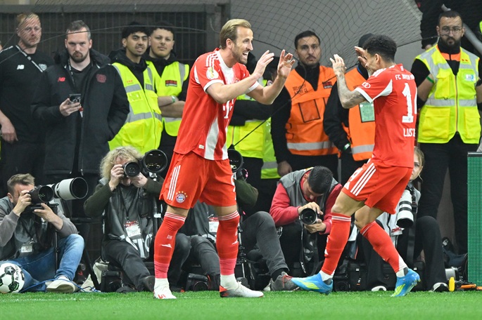 Bayern eteni Saksan cupin finaaliin säilyttääkseen triplamahdollisuutensa. 1