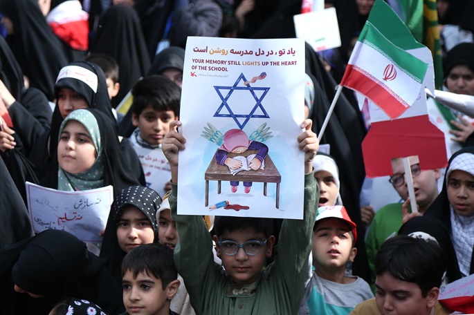 EU hylkää "kaikki uhkaukset hyökkäyksistä kriittiseen siviili-infrastruktuuriin" Lähi-idässä. 1