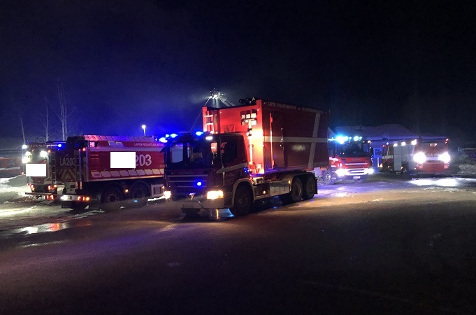 Kaksi henkilöä menehtyi Rauman asuntopalon seurauksena. 1