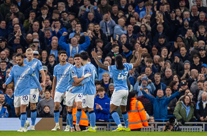 Man City voitti Arsenalin mestaruustaistossa, Liverpool nappasi voiton Merseyside-derbyssä. 1
