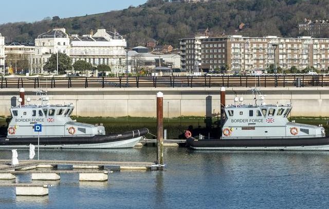 Neljä kuollut Englannin kanaalissa veneen uppoamisen seurauksena. 1