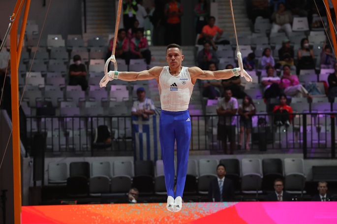 Olympialaisten voittaja Petrounias voittaa Kairon MM-finaalien avauksessa 1