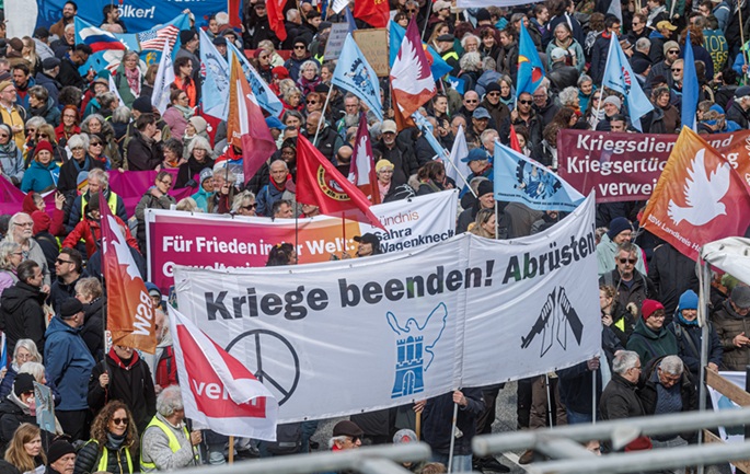 Saksassa arvioidaan julkisen käyttäytymisen olevan töykeämpää: Kyselytutkimus 1