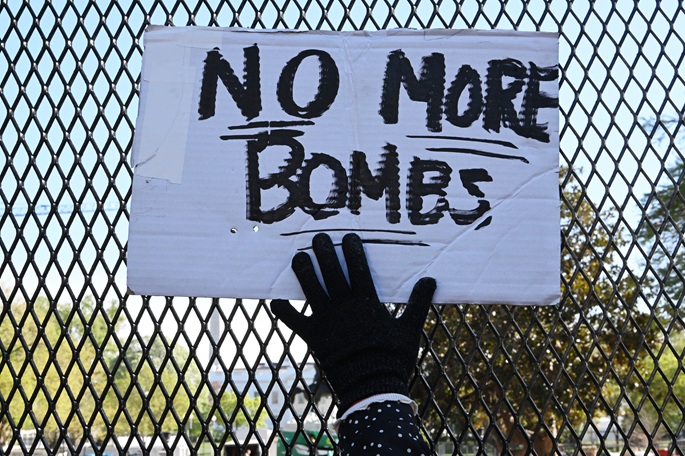 Stubb ja muut lännen johtajat vaativat Lähi-idän sodan päättämistä diplomatian avulla. 1