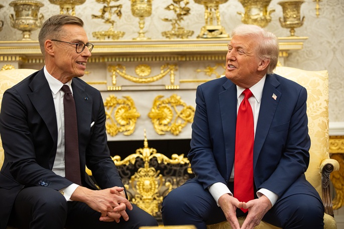 Stubb ja Trump keskustelevat puhelimitse, käsittelevät Naton asioita. 1