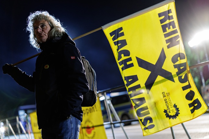 Toinen ydinjätteiden kuljetus saapui Saksan Ahausiin. 1