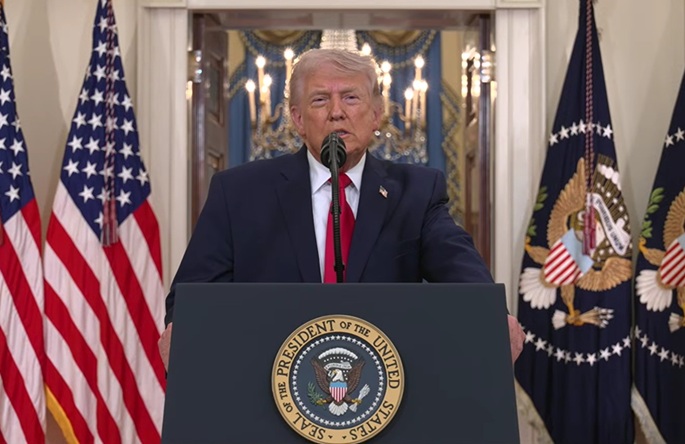 Trump ilmoittaa, että pääsyyttäjä Pam Bondi aikoo erota. 1