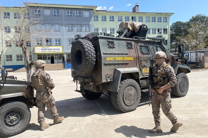 Turkki järkyttyy koulusurmista nuorisorikollisuuskeskustelun kiihtyessä 1