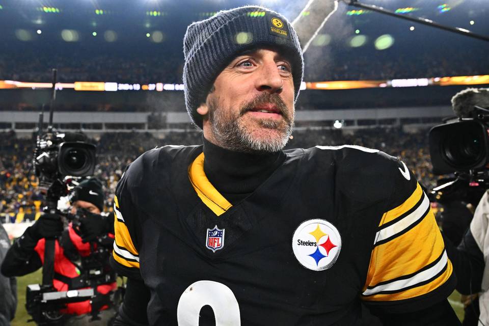 42-vuotias NFL-pelinrakentajalegenda Aaron Rodgers jatkaa ammattilaisuraansa. 1