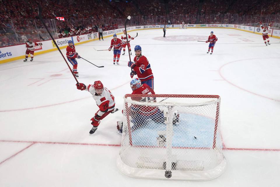 Andrei Svetshnikov varmisti Carolinalle voiton jatkoajalla – Sebastian Aho erottui tilanteessa maskimiehenä Montrealin maalilla. Andrei Svetshnikov varmisti Carolinalle voiton jatkoajalla – Sebastian Aho erottui tilanteessa maskimiehenä Montrealin maalilla. 1