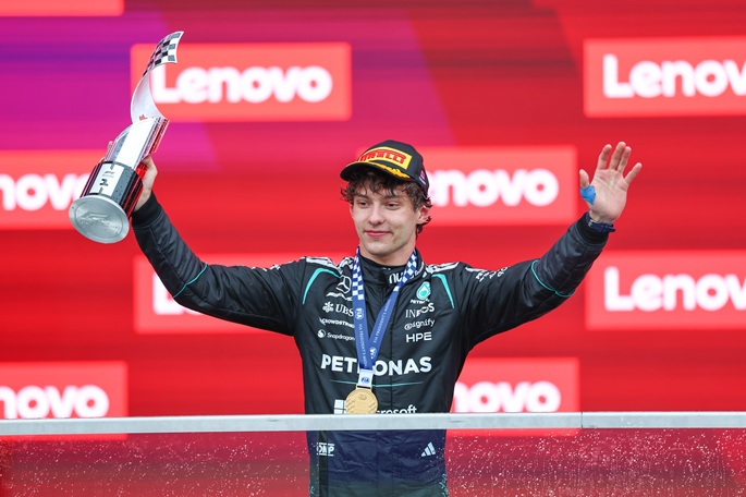 Antonelli voittaa F1 Kanadan GP:n Russellin keskeytyksen jälkeen 1