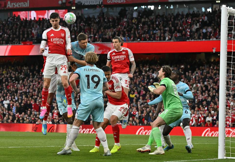 Arsenal voitti Burnleyn ja on voiton päässä Valioliigan mestaruudesta. 1