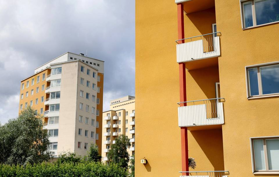 Asuntohintojen lasku jatkui huhtikuussa, suurimmista kaupungeista ainoastaan Oulussa havaittiin nousua. 1