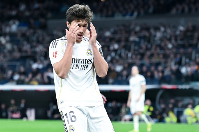 Bernabéulla kuultiin buuauksia Real Madridin voitosta huolimatta, La Ligan putoamiskamppailu tiivistyy. 1