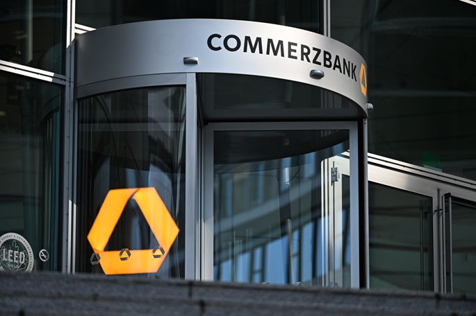 Commerzbank hylkäsi UniCreditin ostotarjouksen 'epäriittävänä' 1