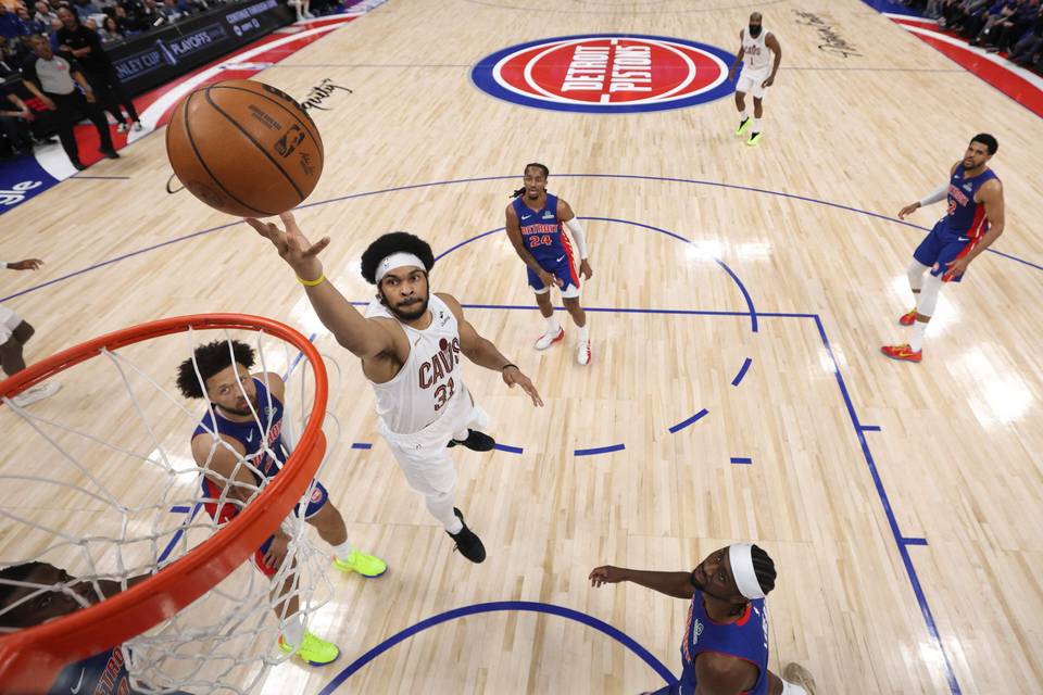 Detroit venytti ottelusarjan ratkaisevaan peliin – lännen finalistit varmistuivat NBA:ssa 2
