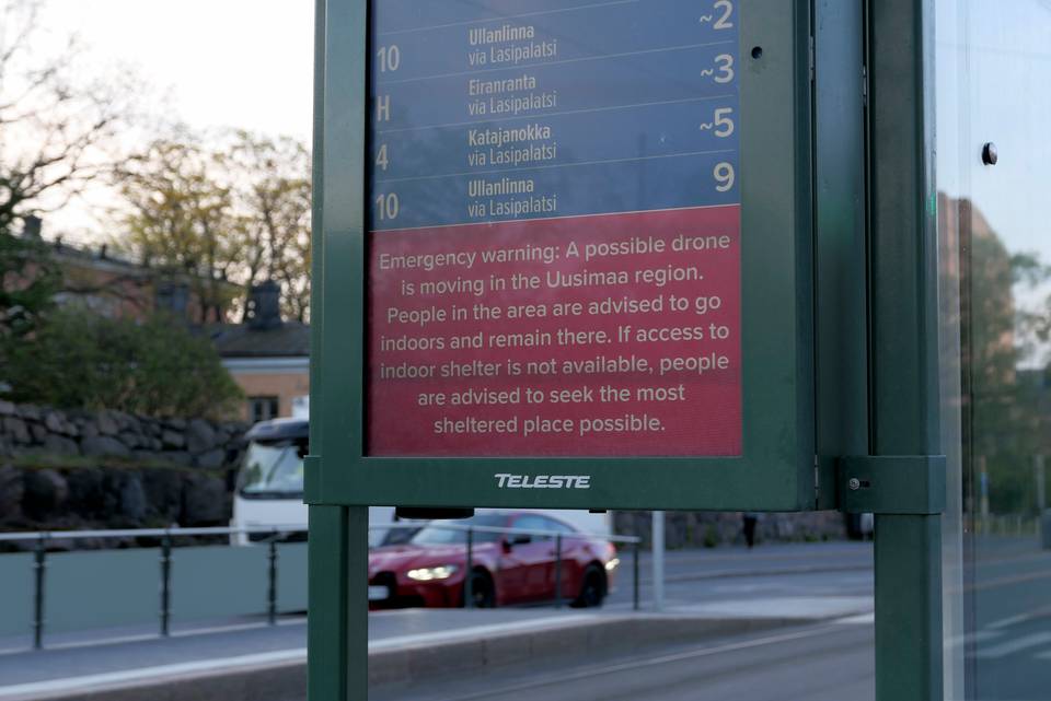 Droniuhkaan liittyvät tapahtumat kehittyivät perjantaiyönä. 1
