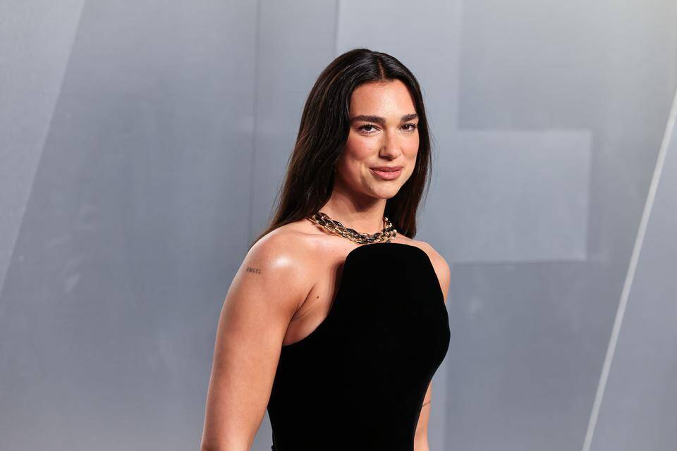 Dua Lipa nosti kanteen Samsungia vastaan. Dua Lipa nosti kanteen Samsungia vastaan. 1